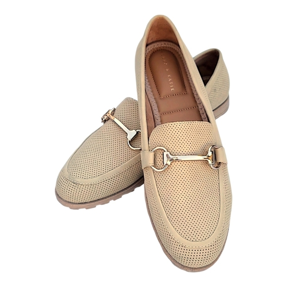 Kelly & KATIE, LIGHT TAN PERFORATED LOAFER SIZE 9.5 - Picture 2 of 8